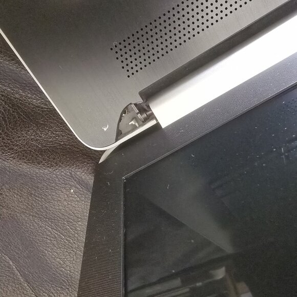 HP 17" Laptop - touchscreen, 12gb RAM, 1TB HDD, ** Ubuntu Linux OS **, flaw - Picture 7 of 11